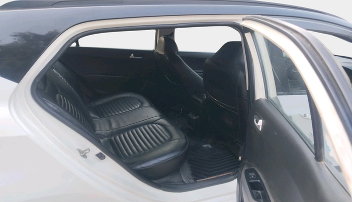 2018 Hyundai Grand i10 SPORTZ 1.2 KAPPA VTVT DUAL TONE, Petrol, Manual, 1,00,234 km, interior