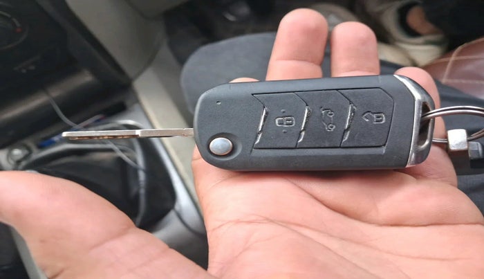 2018 Mahindra Scorpio S7, Diesel, Manual, 79,417 km, interior