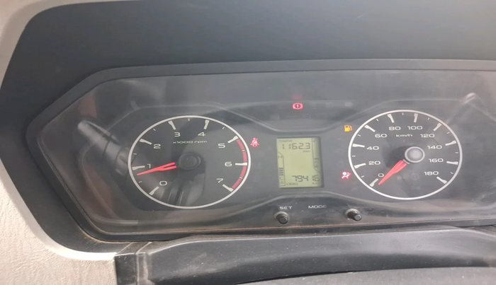 2018 Mahindra Scorpio S7, Diesel, Manual, 79,417 km, interior