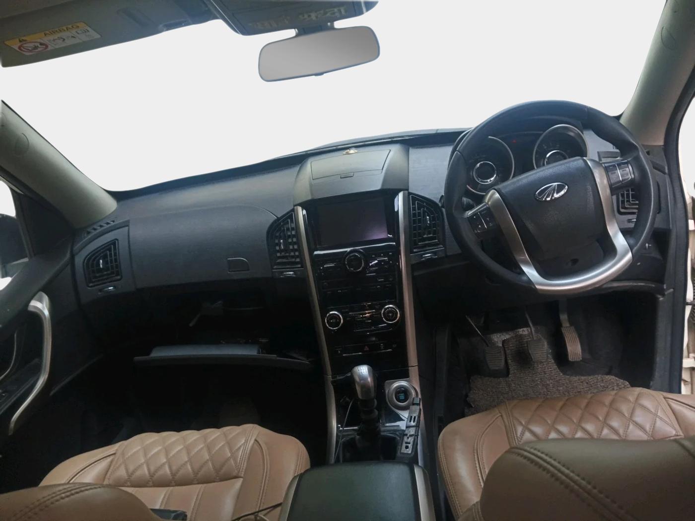 2018 Mahindra XUV500 W7, Diesel, Manual, 51,626 km, interior