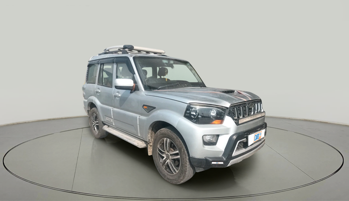 2017 Mahindra Scorpio S4 PLUS 1.99 INTELLI-HYBRID, Diesel, Manual, 66,787 km, exterior