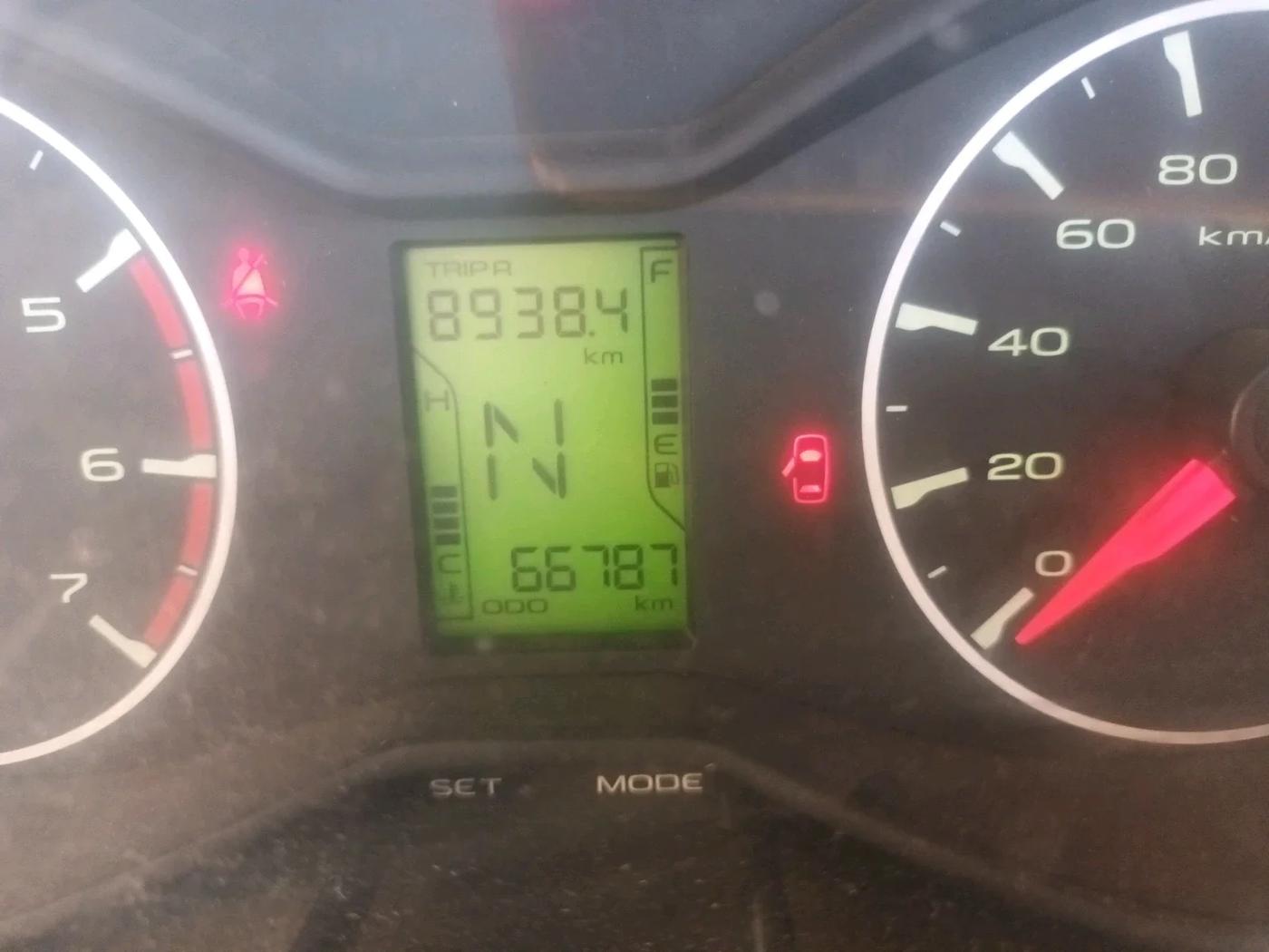 2017 Mahindra Scorpio S4 PLUS 1.99 INTELLI-HYBRID, Diesel, Manual, 66,787 km, interior