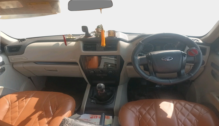 2017 Mahindra Scorpio S4 PLUS 1.99 INTELLI-HYBRID, Diesel, Manual, 66,787 km, interior