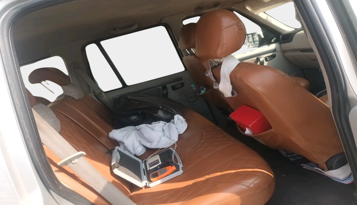 2017 Mahindra Scorpio S4 PLUS 1.99 INTELLI-HYBRID, Diesel, Manual, 66,787 km, interior