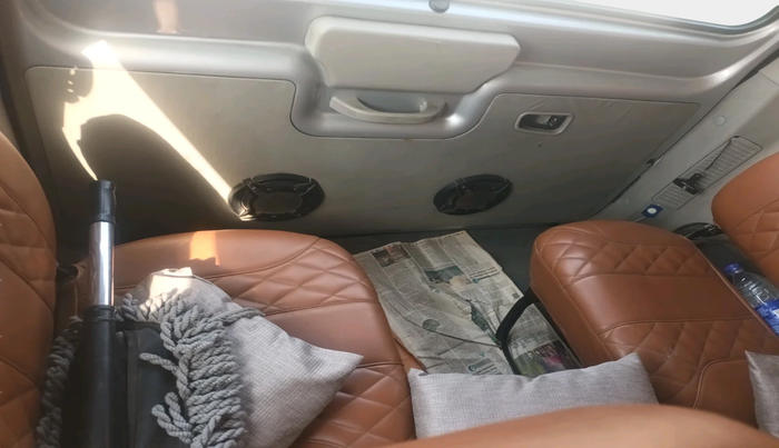 2017 Mahindra Scorpio S4 PLUS 1.99 INTELLI-HYBRID, Diesel, Manual, 66,787 km, interior