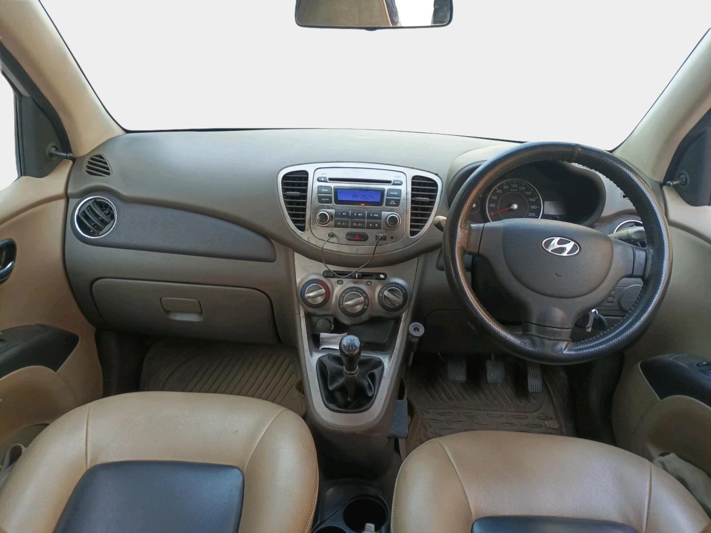 2013 Hyundai i10 MAGNA 1.1, Petrol, Manual, 90,179 km, interior