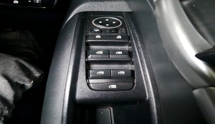 2024 KIA SONET HTK PLUS 1.0 TURBO PETROL IMT, Petrol, Manual, 29,858 km, interior