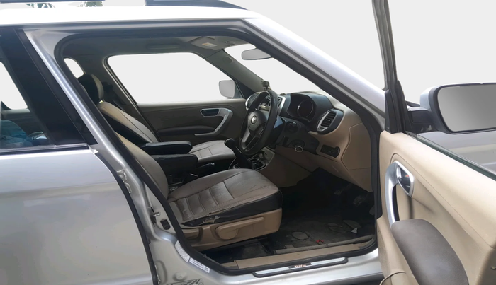 2018 Mahindra TUV300 T8, Diesel, Manual, 1,01,175 km, interior