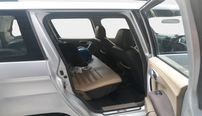 2018 Mahindra TUV300 T8, Diesel, Manual, 1,01,175 km, interior