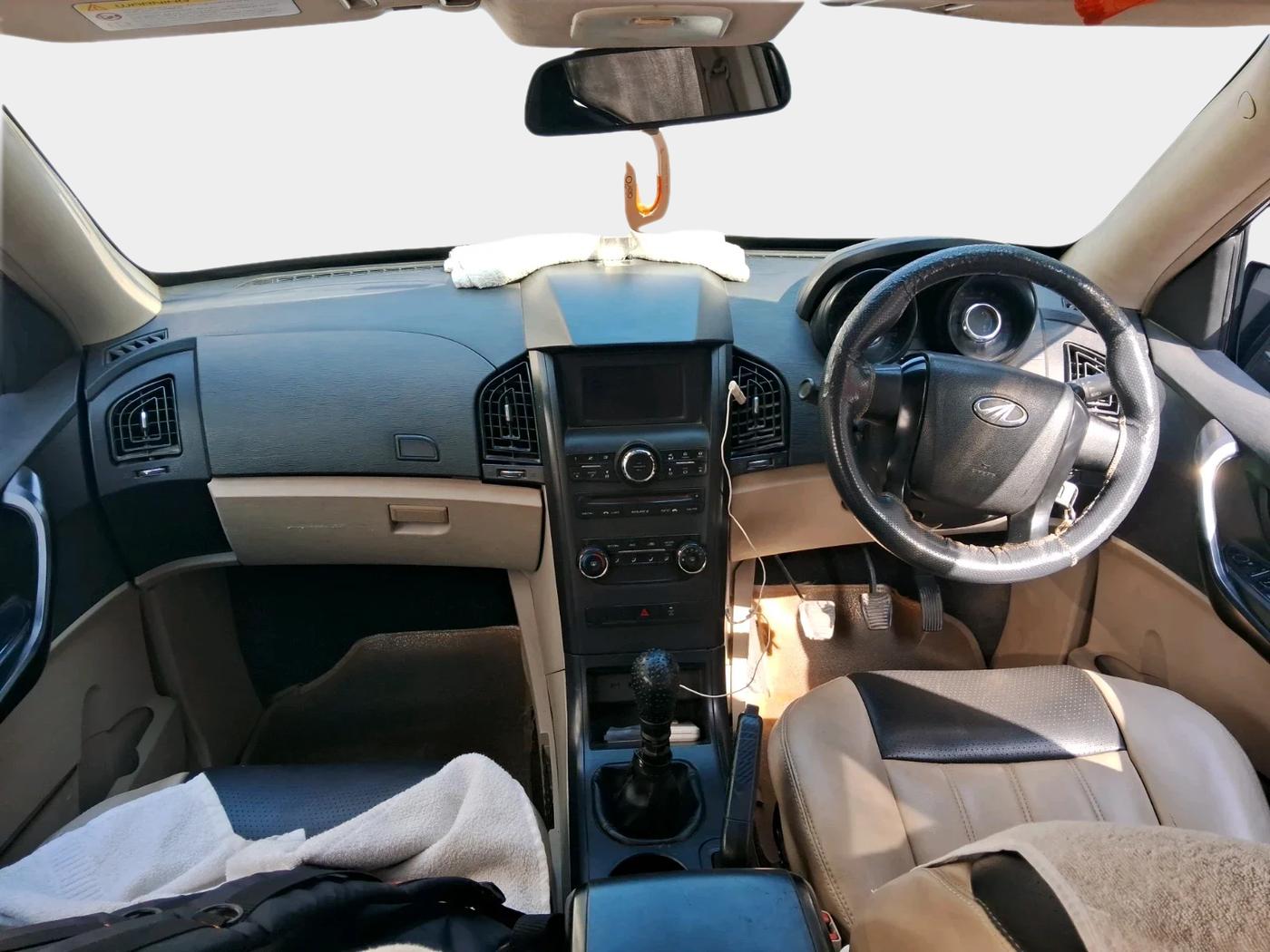 2016 Mahindra XUV500 W4, Diesel, Manual, 97,374 km, interior