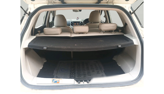 2022 Mahindra XUV300 W8 (O) 1.5 DIESEL AMT, Diesel, Automatic, 41,393 km, exterior