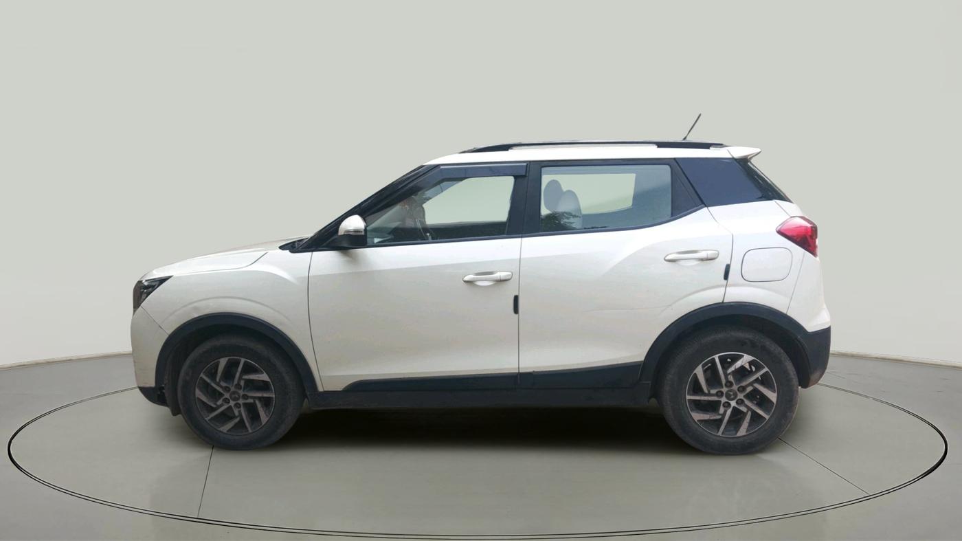 2022 Mahindra XUV300 W8 (O) 1.5 DIESEL AMT, Diesel, Automatic, 44,000 km, exterior