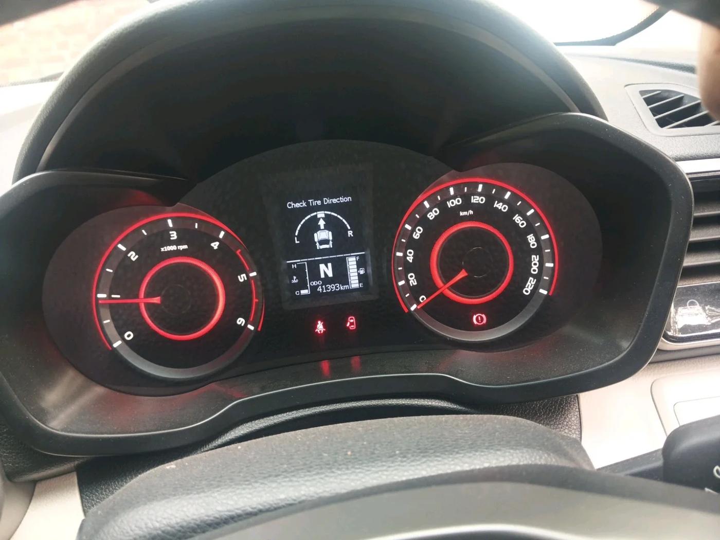 2022 Mahindra XUV300 W8 (O) 1.5 DIESEL AMT, Diesel, Automatic, 44,000 km, interior
