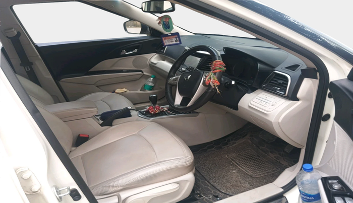 2022 Mahindra XUV300 W8 (O) 1.5 DIESEL AMT, Diesel, Automatic, 41,393 km, interior