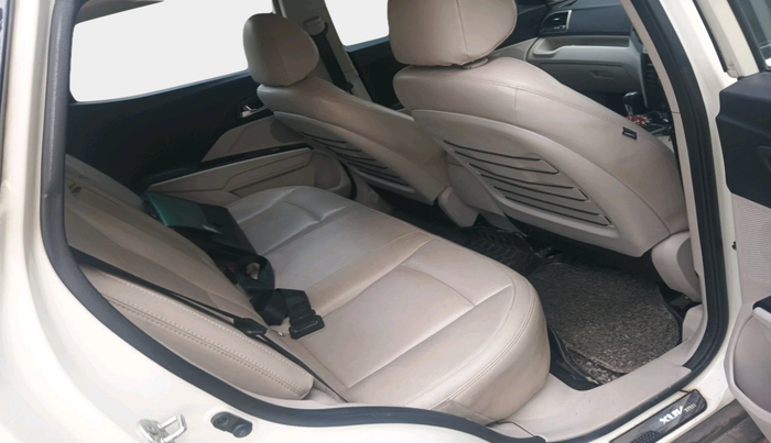 2022 Mahindra XUV300 W8 (O) 1.5 DIESEL AMT, Diesel, Automatic, 41,393 km, interior