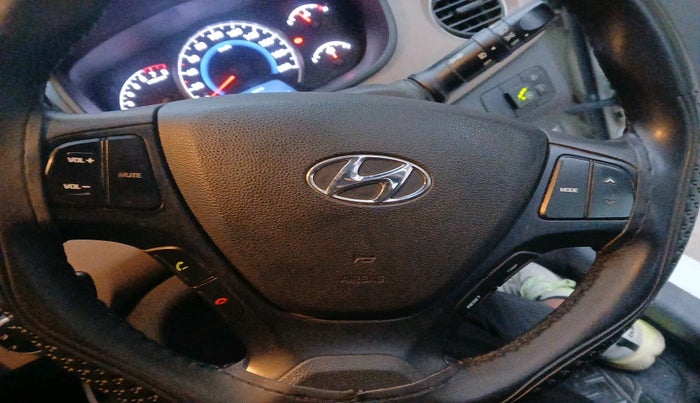 2017 Hyundai Grand i10 SPORTZ 1.2 KAPPA VTVT, Petrol, Manual, 1,34,443 km, interior