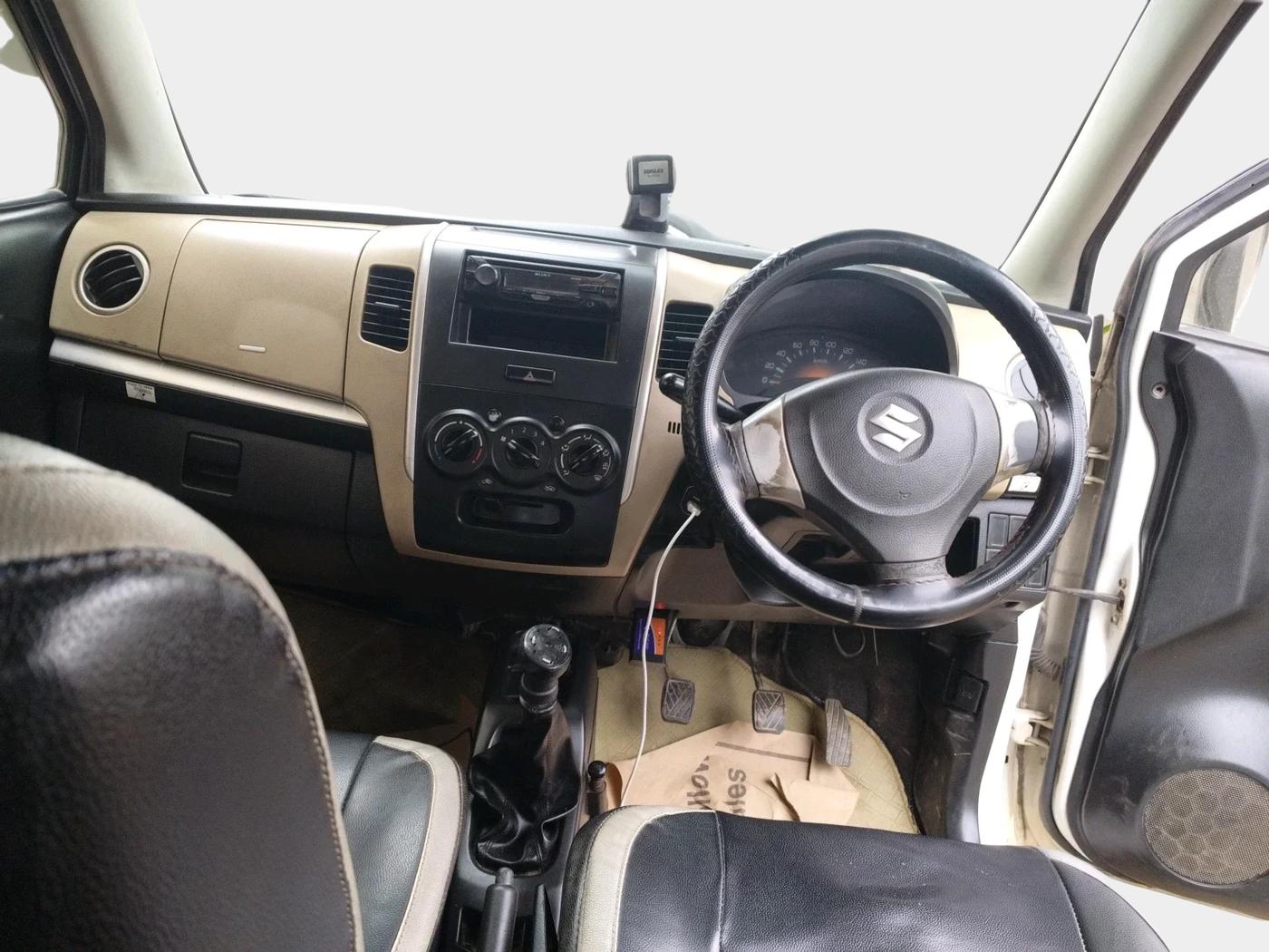 2017 Maruti Wagon R 1.0 LXI CNG, CNG, Manual, 1,29,330 km, interior