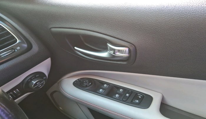 2017 Jeep Compass LIMITED (O) 2.0 DIESEL, Diesel, Manual, 59,245 km, interior