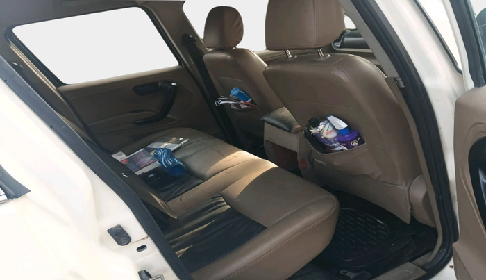 2018 Mahindra TUV300 T4 PLUS, Diesel, Manual, 99,935 km, interior