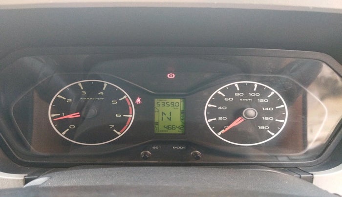 2017 Mahindra Scorpio S4 PLUS 1.99 INTELLI-HYBRID, Diesel, Manual, 46,642 km, interior