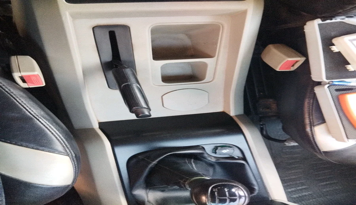 2017 Mahindra Scorpio S4 PLUS 1.99 INTELLI-HYBRID, Diesel, Manual, 46,642 km, interior