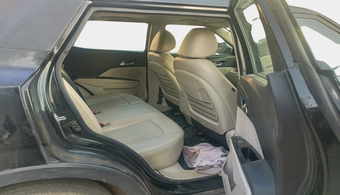 2019 Mahindra XUV300 W8 (O) 1.5 DIESEL, Diesel, Manual, 44,034 km, interior