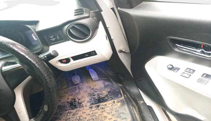 2017 Maruti IGNIS ALPHA 1.2, Petrol, Manual, 66,872 km, interior