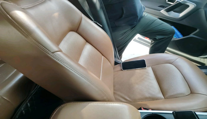 2019 Tata Harrier XT 2.0L KRYOTEC, Diesel, Manual, 1,46,093 km, interior