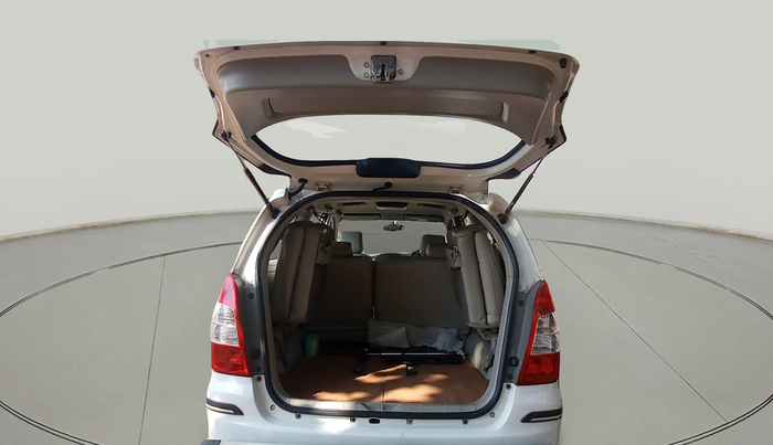 2014 Toyota Innova 2.5 VX 8 STR, Diesel, Manual, 1,60,560 km, exterior