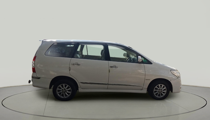 2014 Toyota Innova 2.5 VX 8 STR, Diesel, Manual, 1,60,560 km, exterior