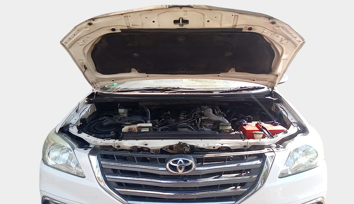 2014 Toyota Innova 2.5 VX 8 STR, Diesel, Manual, 1,60,560 km, exterior