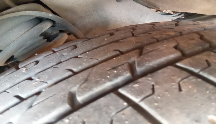 2014 Toyota Innova 2.5 VX 8 STR, Diesel, Manual, 1,60,560 km, tyre