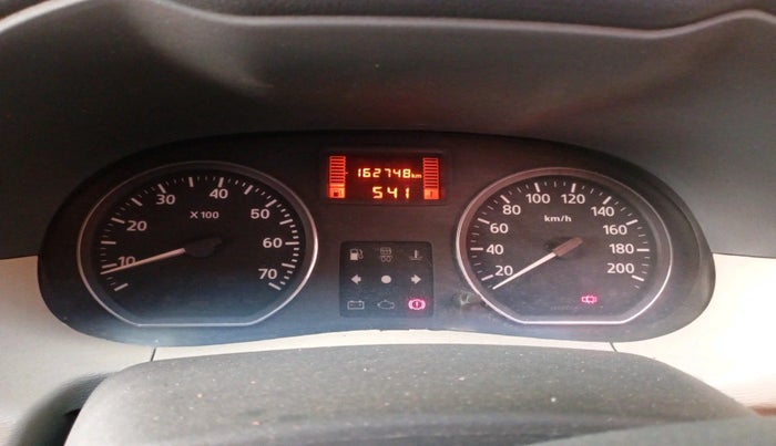 2014 Nissan Terrano XV D THP 110 PS, Diesel, Manual, 1,62,748 km, interior