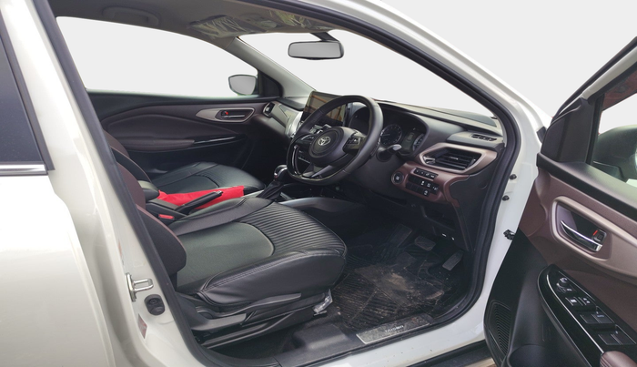 2024 Toyota URBAN CRUISER HYRYDER V AT NEO DRIVE, Petrol, Automatic, 5,273 km, interior