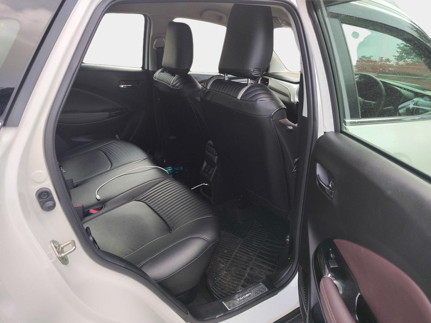 2024 Toyota URBAN CRUISER HYRYDER V AT NEO DRIVE, Petrol, Automatic, 5,273 km, interior
