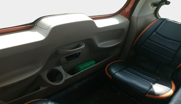 2016 Mahindra TUV300 T8, Diesel, Manual, 1,39,442 km, interior