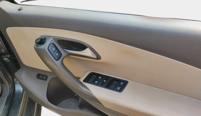 2016 Volkswagen Vento HIGHLINE 1.5 AT, Diesel, Automatic, 75,978 km, interior