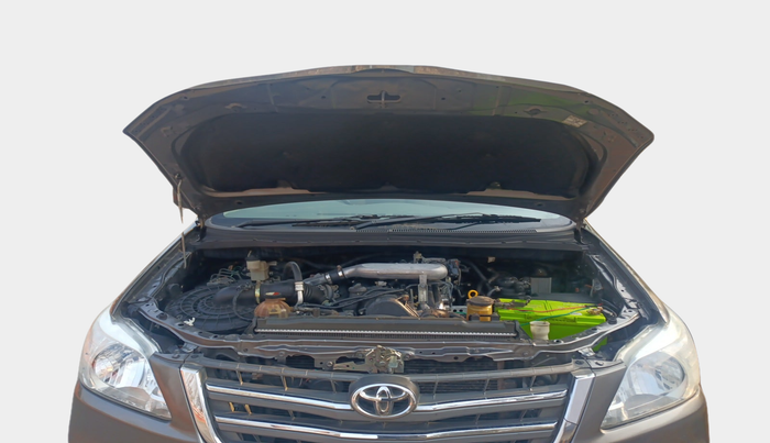 2014 Toyota Innova 2.5 VX 8 STR, Diesel, Manual, 89,423 km, exterior