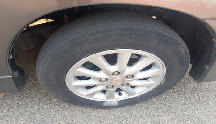 2014 Toyota Innova 2.5 VX 8 STR, Diesel, Manual, 89,423 km, tyre