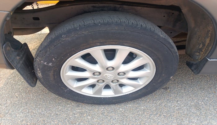 2014 Toyota Innova 2.5 VX 8 STR, Diesel, Manual, 89,423 km, tyre