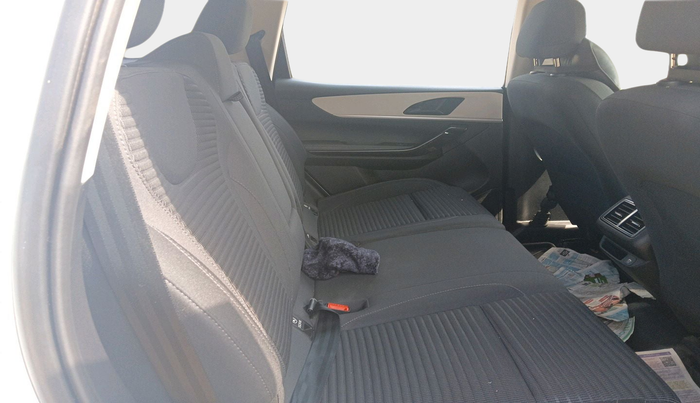 2022 Mahindra XUV700 AX 5 D MT 7 STR, Diesel, Manual, 18,968 km, interior