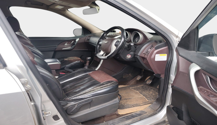 2015 Mahindra XUV500 W8, Diesel, Manual, 1,21,078 km, interior