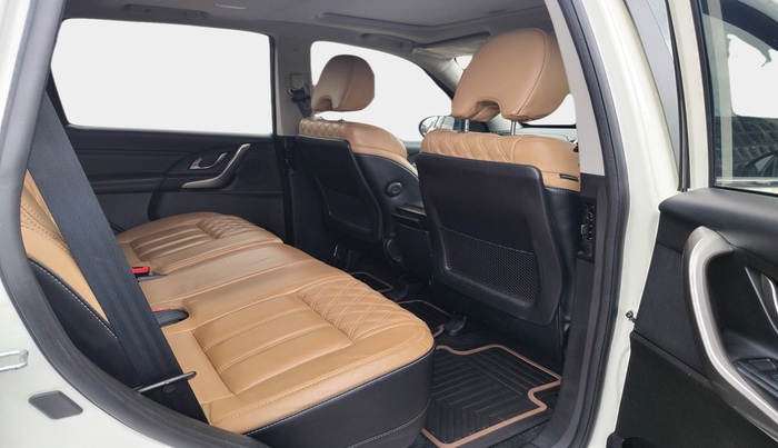 2019 Mahindra XUV500 W11, Diesel, Manual, 43,859 km, interior