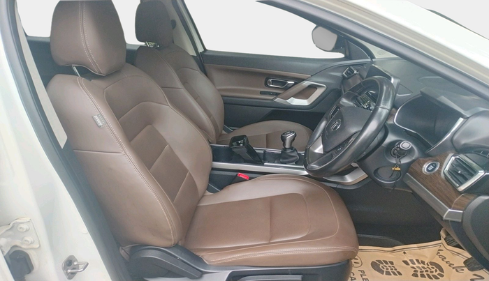 2019 Tata Harrier XZ 2.0L, Diesel, Manual, 1,10,540 km, interior
