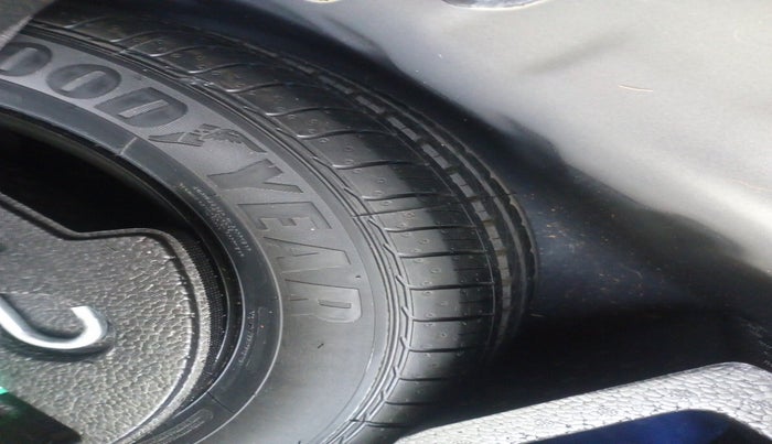 2018 Maruti Ciaz ALPHA 1.5 SHVS PETROL, Petrol, Manual, 85,708 km, tyre