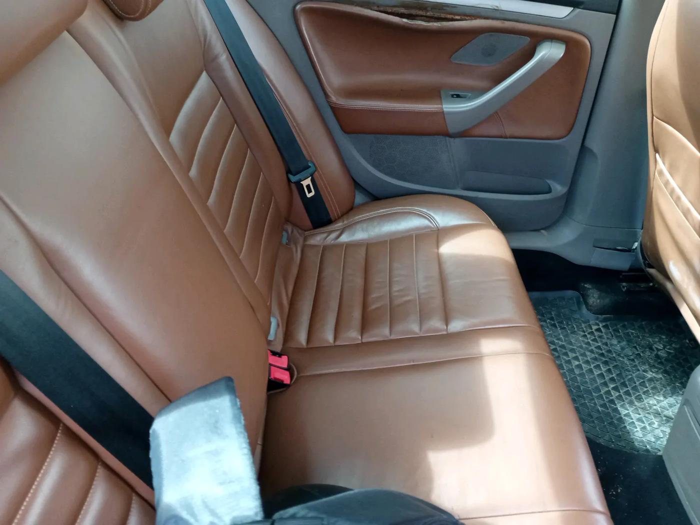 2010 Volkswagen Jetta COMFORTLINE 2.0L TDI, Diesel, Manual, 1,10,753 km, interior