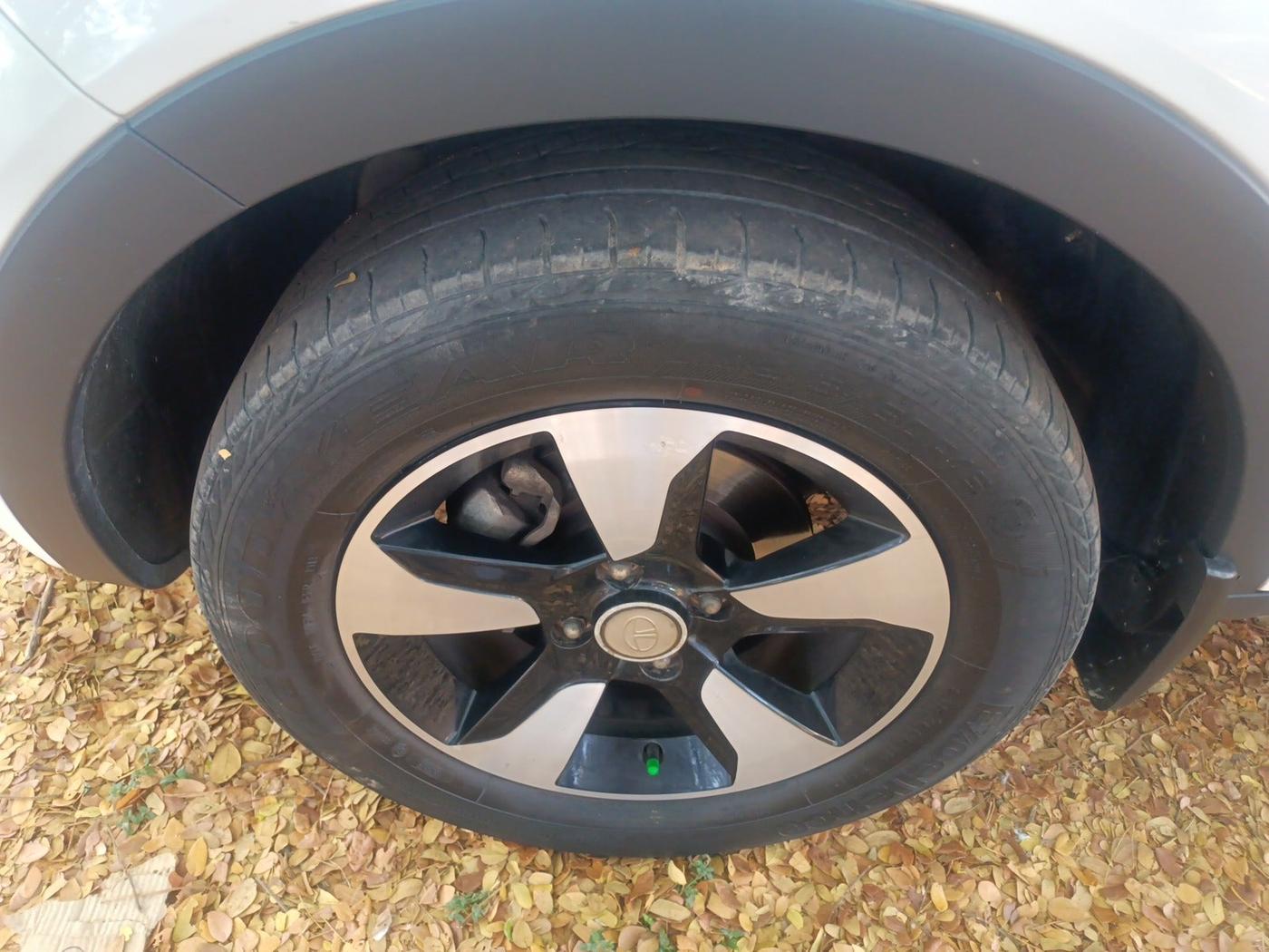 2018 Tata NEXON XZ PLUS PETROL, Petrol, Manual, 60,005 km, tyre