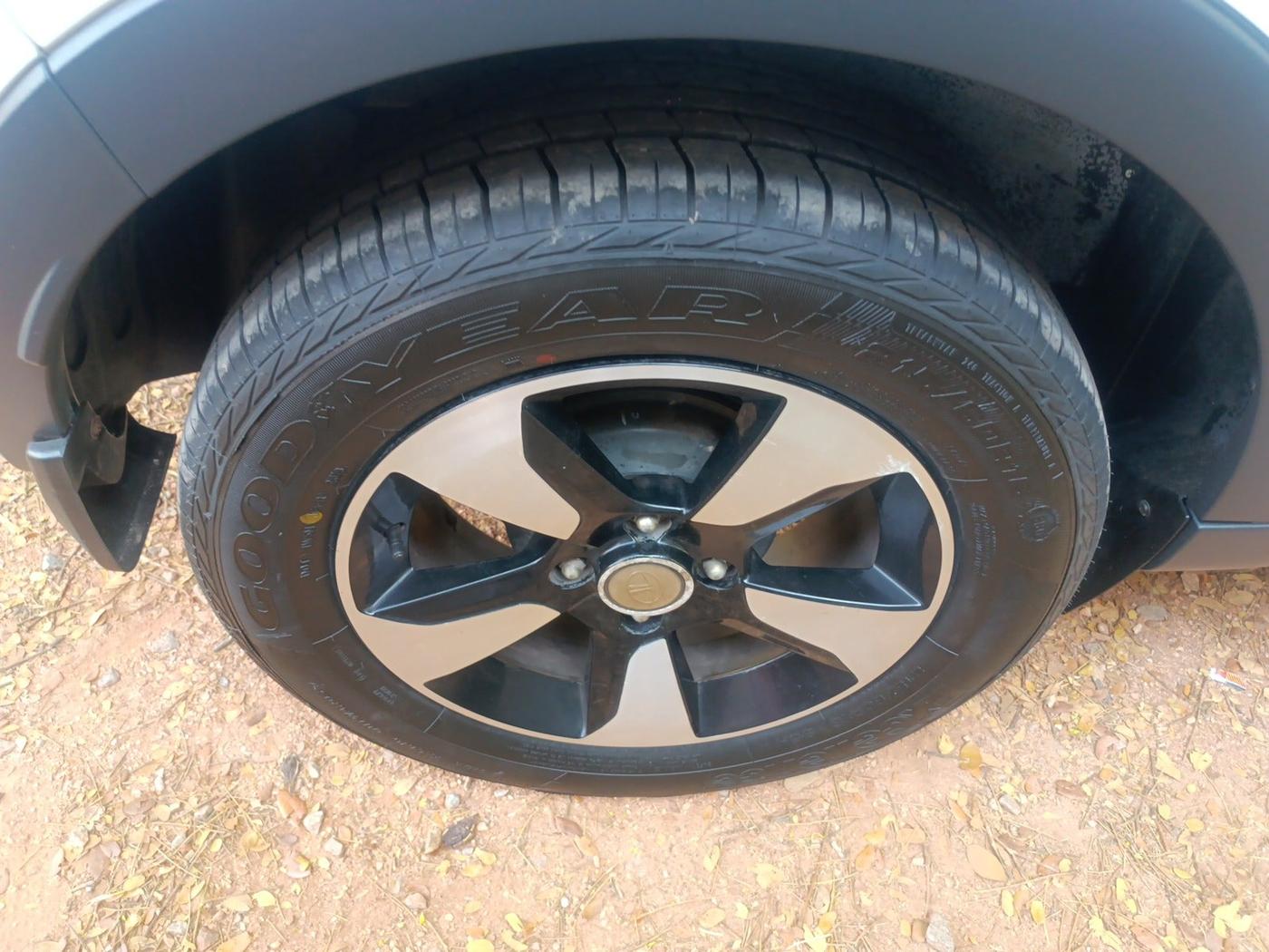 2018 Tata NEXON XZ PLUS PETROL, Petrol, Manual, 60,005 km, tyre