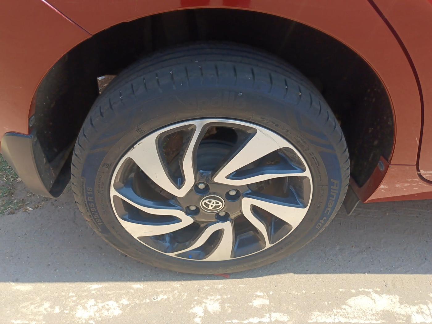 2021 Toyota Glanza V, Petrol, Manual, 28,215 km, tyre
