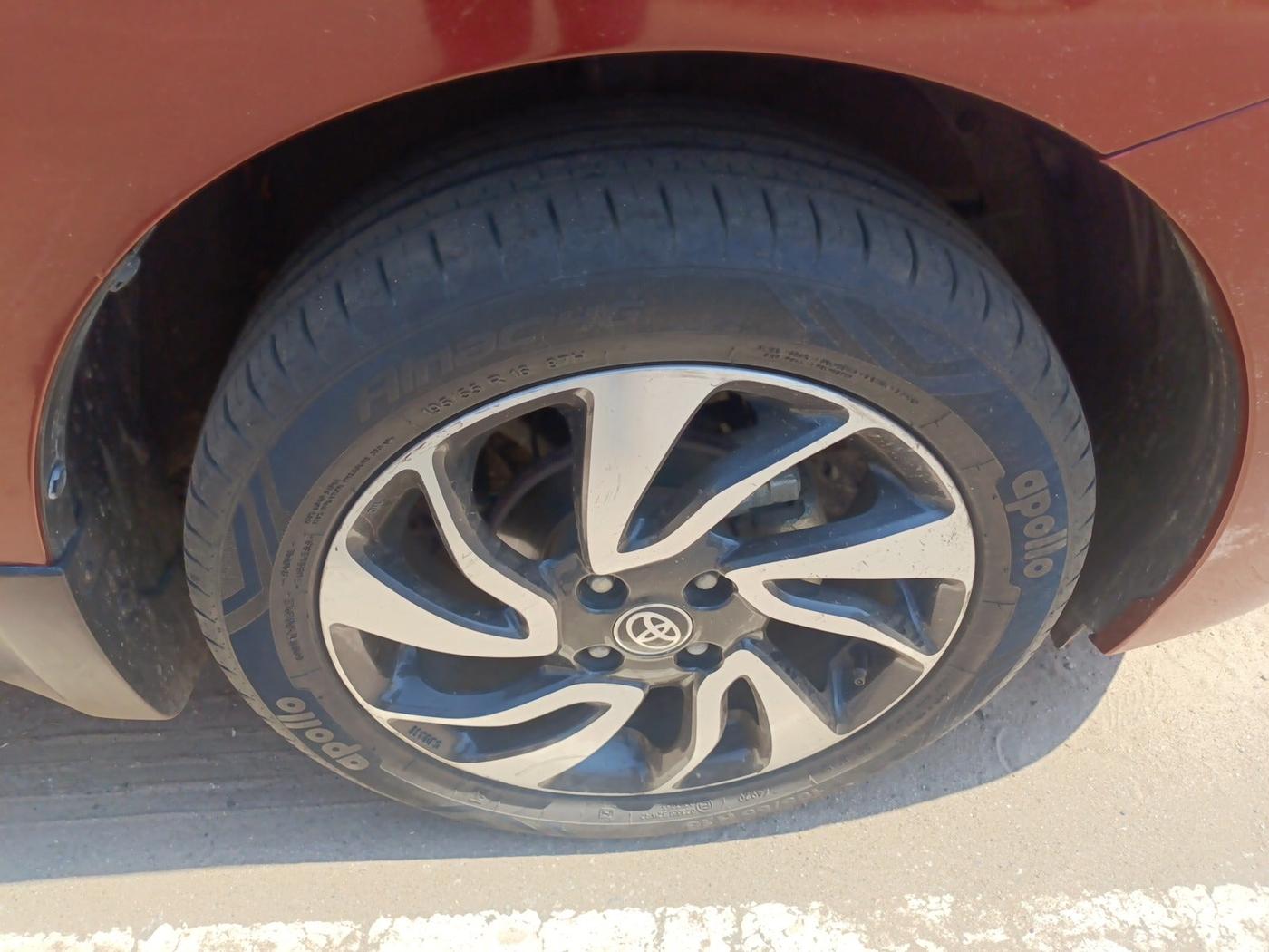2021 Toyota Glanza V, Petrol, Manual, 28,215 km, tyre